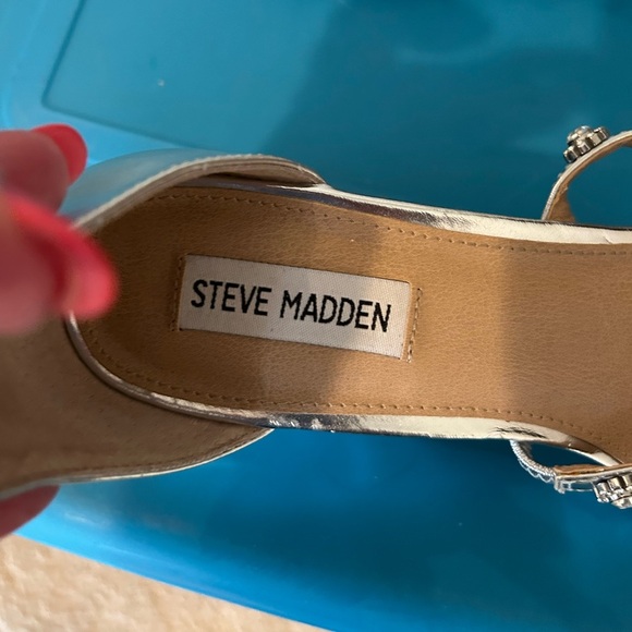 Steve Madden Silver Heels Strappy Design - Picture 5 of 6